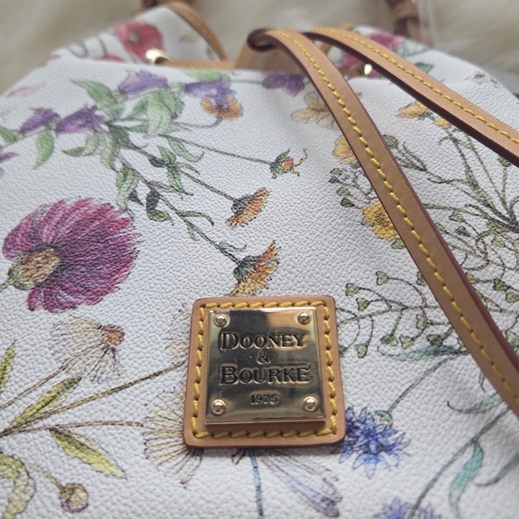 NWT Dooney & Bourke Botanical Drawstring Bucket Bag Floral Coated Cotton - Picture 2 of 9